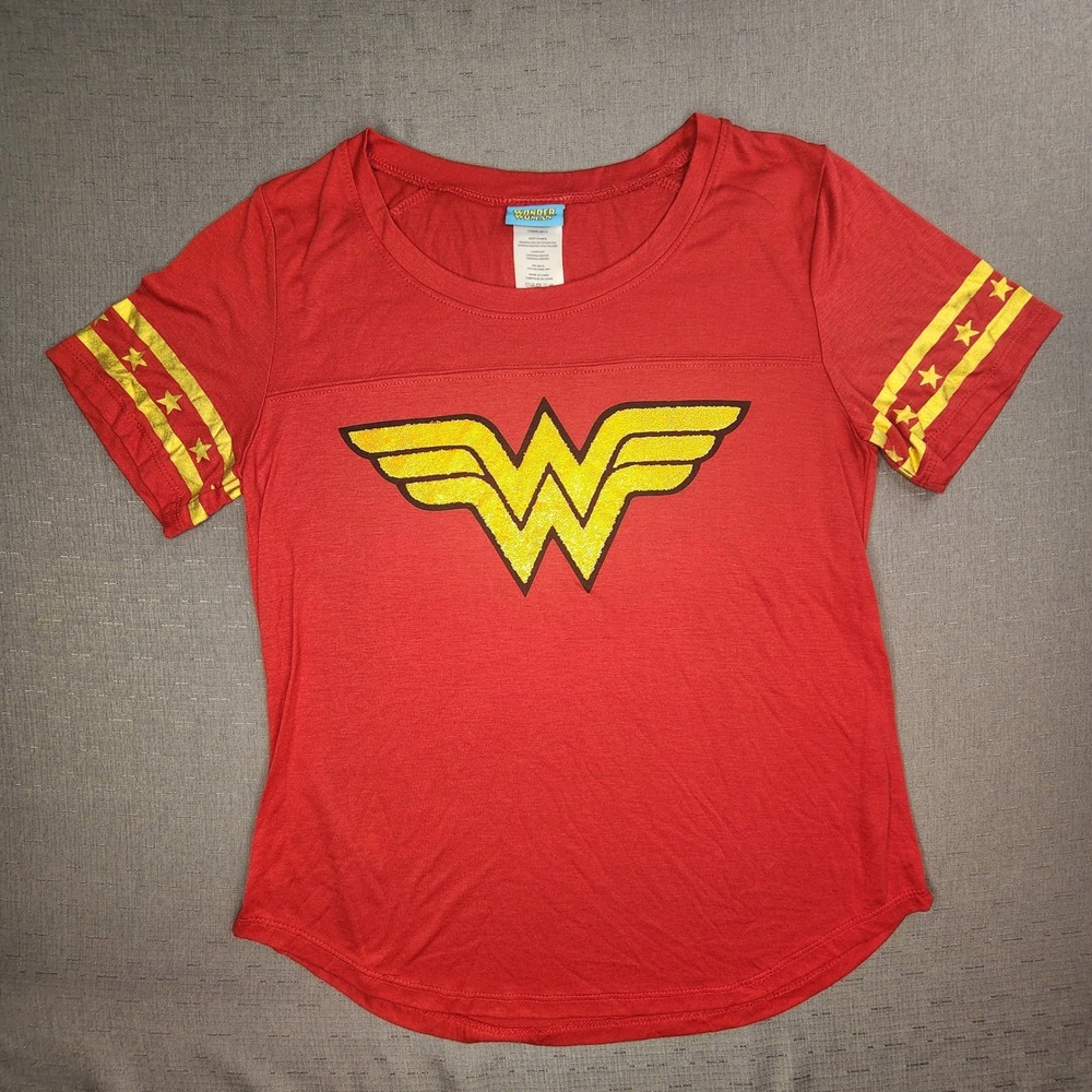 Wonder Woman Red Graphic T-Shirt Juniors Medium Yellow Logo Halloween Star Tee